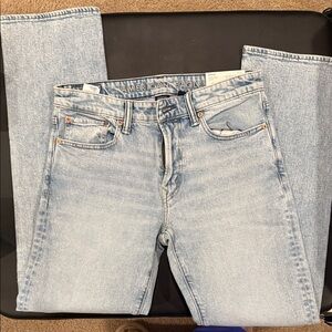 American Eagle women’s  Light Blue relaxed Straight Jeans- easy flex 29x34 nwt